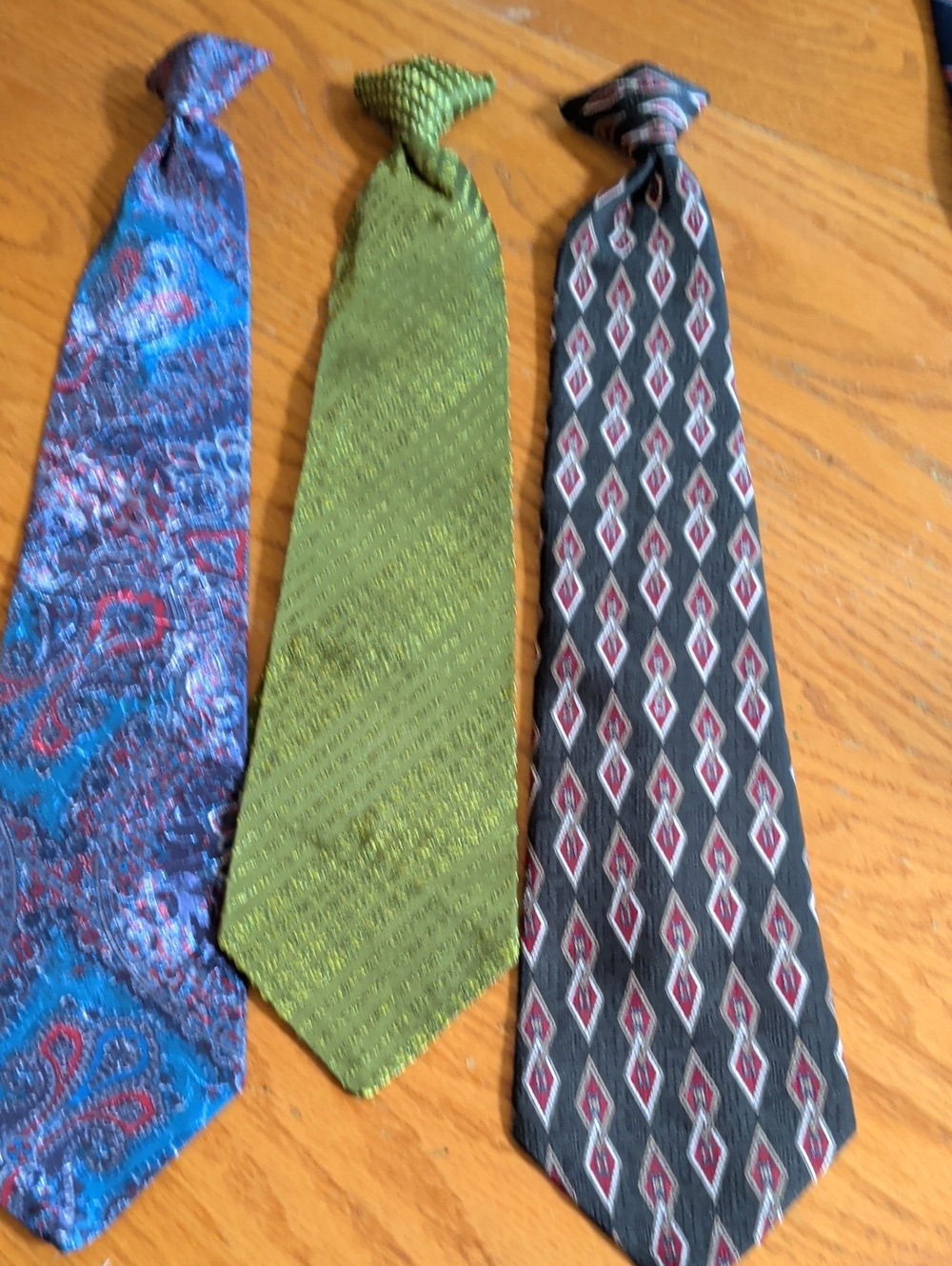 Men's Green Textured Tie - Versatile Formal Neckwear